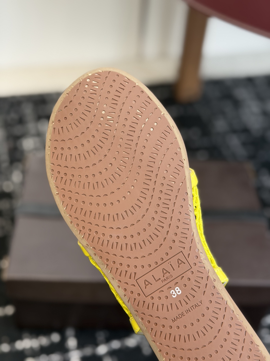代购级Alaia 26ss 春夏季新款 明星同款 穿搭万金油 夹脚 渔网鞋 轻盈透气 夏日松弛美学透气网 代购级Alaia 26ss 春夏季新款 明星同款 穿搭万金油 夹脚 渔网鞋 轻盈透气 夏日松弛美学透气网