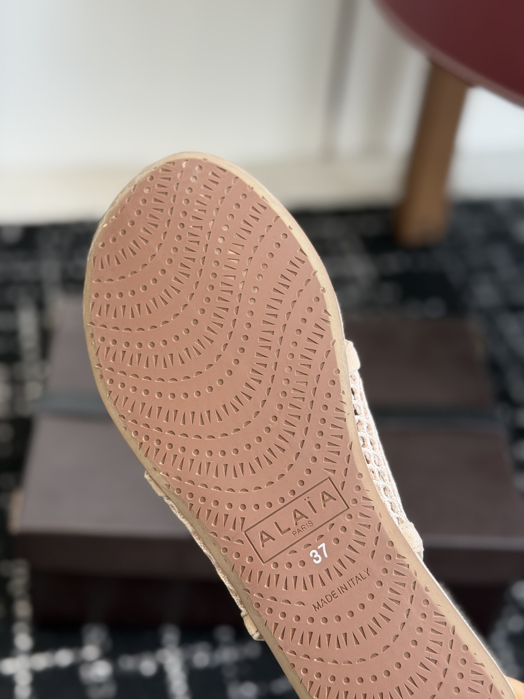 代购级Alaia 26ss 春夏季新款 明星同款 穿搭万金油 夹脚 渔网鞋 轻盈透气 夏日松弛美学透气网 代购级Alaia 26ss 春夏季新款 明星同款 穿搭万金油 夹脚 渔网鞋 轻盈透气 夏日松弛美学透气网