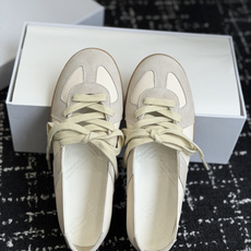 代购级MaisonMargiela MM6 马吉拉 26新色 玛丽珍休闲鞋原版购入开发 做货 鬼才设计师 代购级MaisonMargiela MM6 马吉拉 26新色 玛丽珍休闲鞋原版购入开发 做货 鬼才设计师