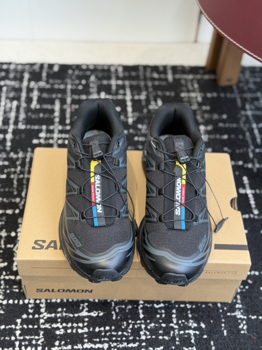 东莞代购级SALOMON XT-6，真的是户外与潮流圈的双料王炸选手！今天带大家扒一扒这双鞋的细节，看完