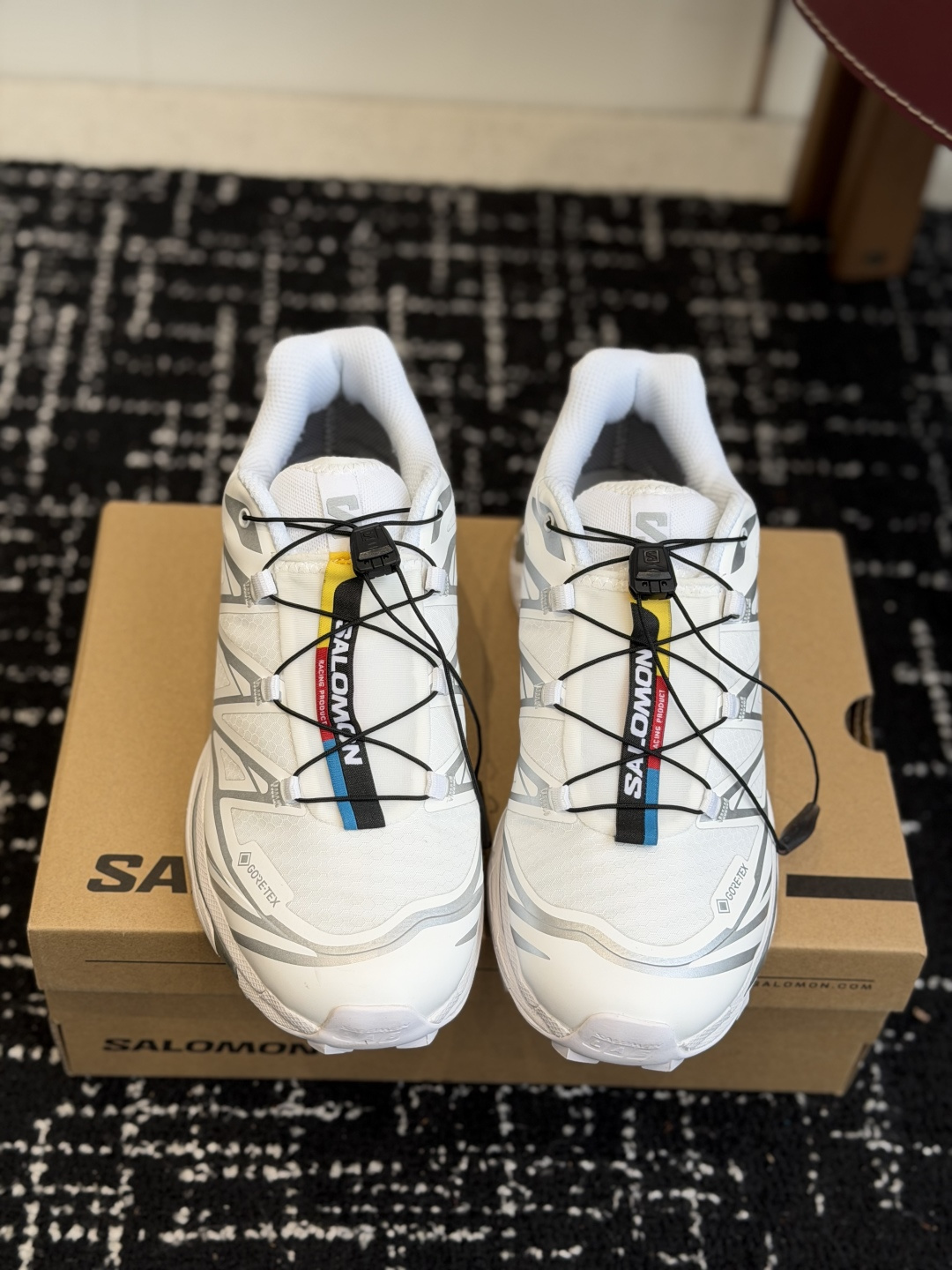 东莞代购级SALOMON XT-6，真的是户外与潮流圈的双料王炸选手！今天带大家扒一扒这双鞋的细节，看完
