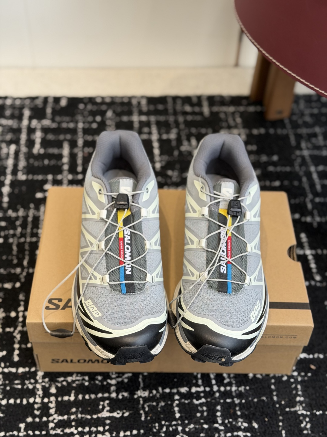 东莞代购级SALOMON XT-6，真的是户外与潮流圈的双料王炸选手！今天带大家扒一扒这双鞋的细节，看完