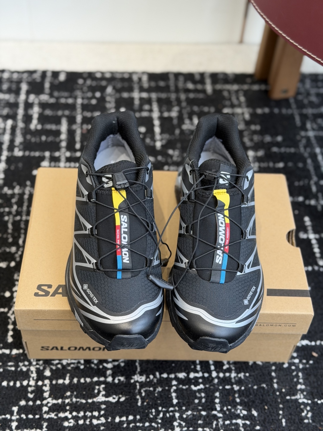 东莞代购级SALOMON XT-6，真的是户外与潮流圈的双料王炸选手！今天带大家扒一扒这双鞋的细节，看完