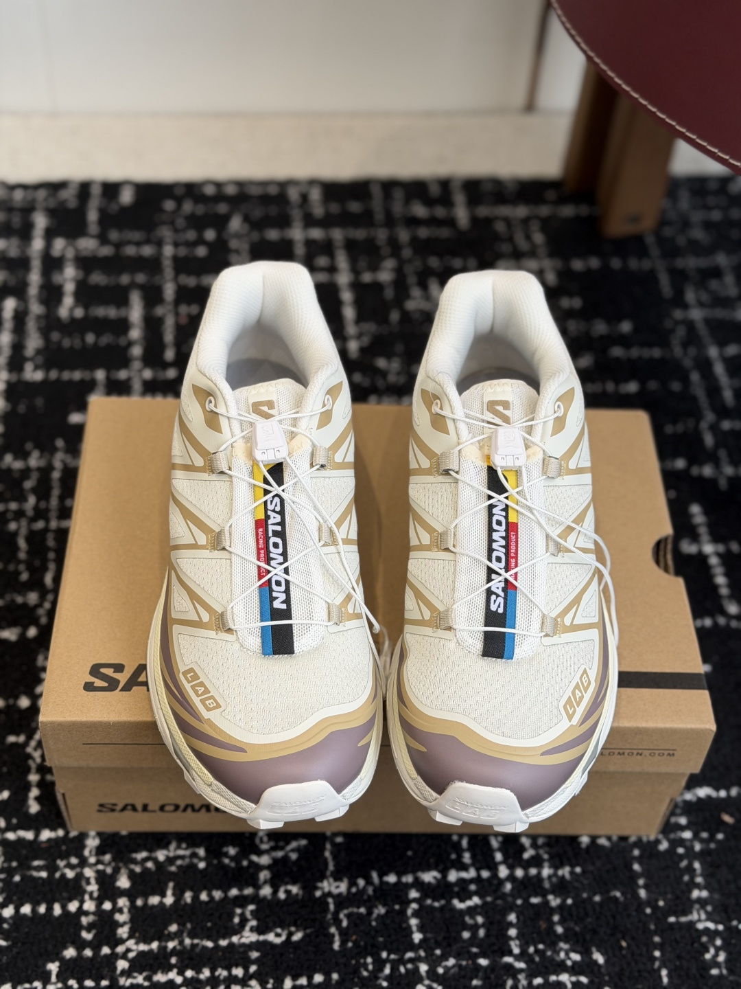 东莞代购级SALOMON XT-6，真的是户外与潮流圈的双料王炸选手！今天带大家扒一扒这双鞋的细节，看完