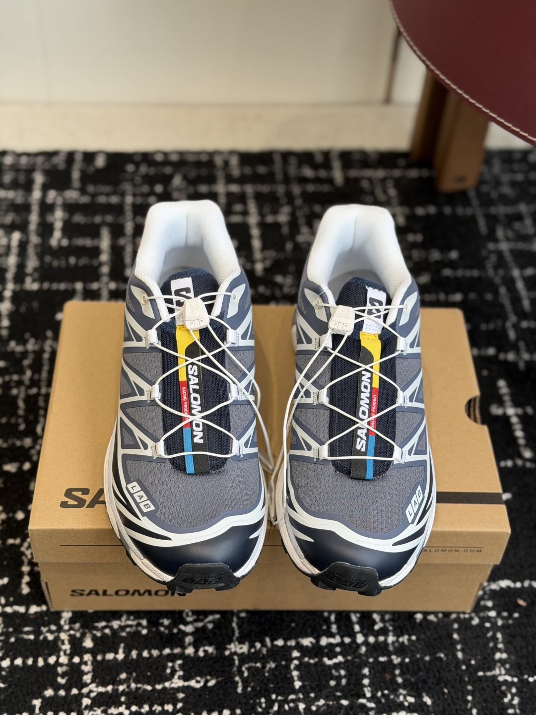 东莞代购级SALOMON XT-6，真的是户外与潮流圈的双料王炸选手！今天带大家扒一扒这双鞋的细节，看完