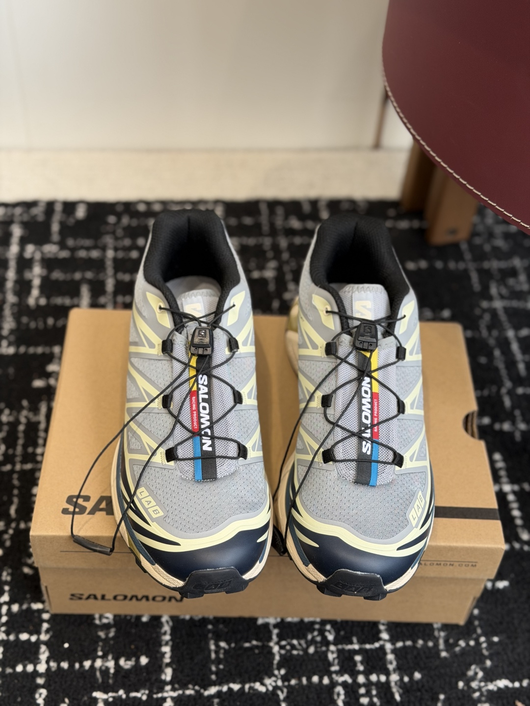 东莞代购级SALOMON XT-6，真的是户外与潮流圈的双料王炸选手！今天带大家扒一扒这双鞋的细节，看完