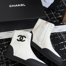 代购级chanel 2026最新款ss爆款白雪公主短靴 白色弹力小羊皮,瘦腿神器,上脚很是惊艳的!巨显高 代购级chanel 2026最新款ss爆款白雪公主短靴 白色弹力小羊皮,瘦腿神器,上脚很是惊艳的!巨显高
