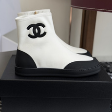 代购级chanel 2026最新款ss爆款白雪公主短靴 白色弹力小羊皮,瘦腿神器,上脚很是惊艳的!巨显高 代购级chanel 2026最新款ss爆款白雪公主短靴 白色弹力小羊皮,瘦腿神器,上脚很是惊艳的!巨显高