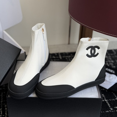 代购级chanel 2026最新款ss爆款白雪公主短靴 白色弹力小羊皮,瘦腿神器,上脚很是惊艳的!巨显高 代购级chanel 2026最新款ss爆款白雪公主短靴 白色弹力小羊皮,瘦腿神器,上脚很是惊艳的!巨显高