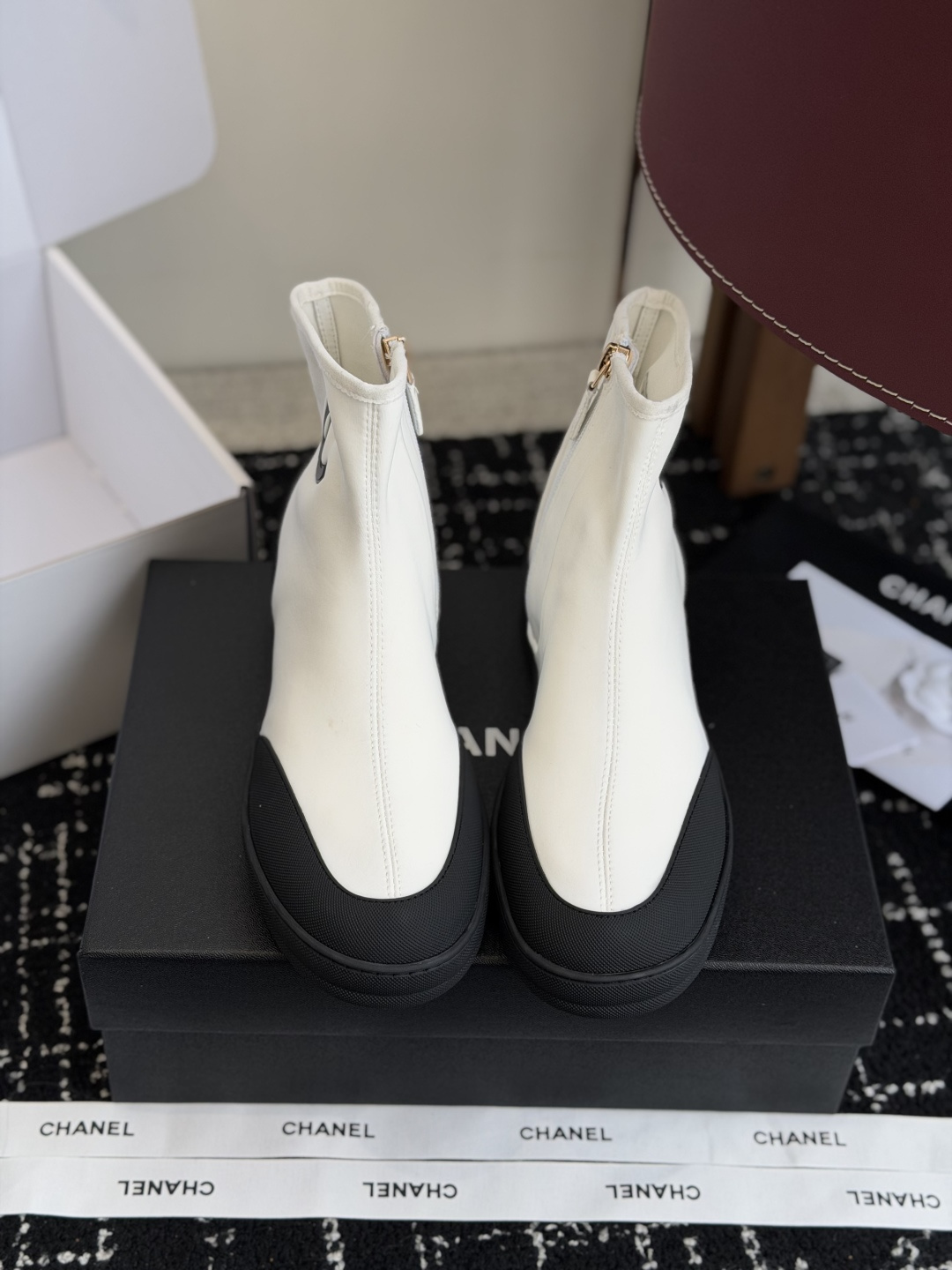 代购级chanel 2026最新款ss爆款白雪公主短靴 白色弹力小羊皮,瘦腿神器,上脚很是惊艳的!巨显高 代购级chanel 2026最新款ss爆款白雪公主短靴 白色弹力小羊皮,瘦腿神器,上脚很是惊艳的!巨显高