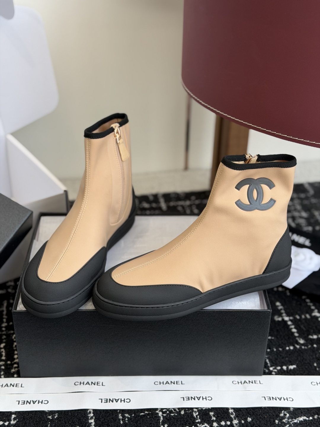 代购级chanel 2026最新款ss爆款白雪公主短靴 白色弹力小羊皮,瘦腿神器,上脚很是惊艳的!巨显高 代购级chanel 2026最新款ss爆款白雪公主短靴 白色弹力小羊皮,瘦腿神器,上脚很是惊艳的!巨显高