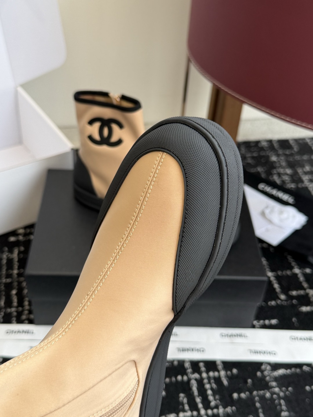 代购级chanel 2026最新款ss爆款白雪公主短靴 白色弹力小羊皮,瘦腿神器,上脚很是惊艳的!巨显高 代购级chanel 2026最新款ss爆款白雪公主短靴 白色弹力小羊皮,瘦腿神器,上脚很是惊艳的!巨显高