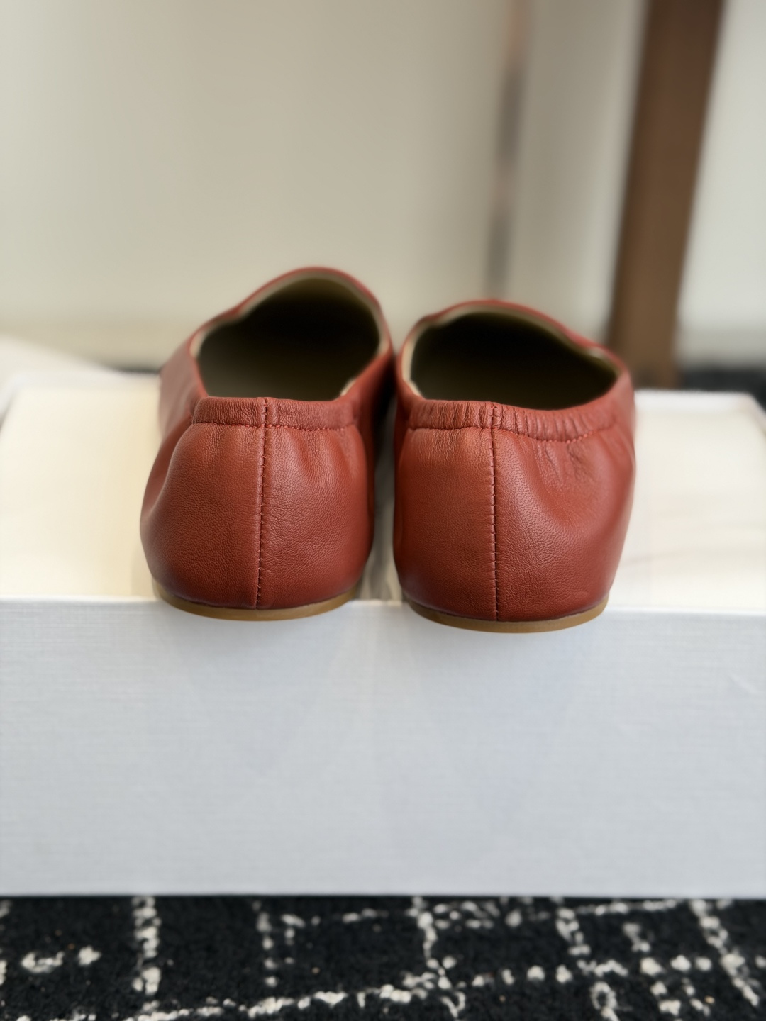 代购级The Row 26ss 春夏季新款 乐福鞋 单鞋 第一眼看到这个鞋子就爱上了，带点复古味随意搭配