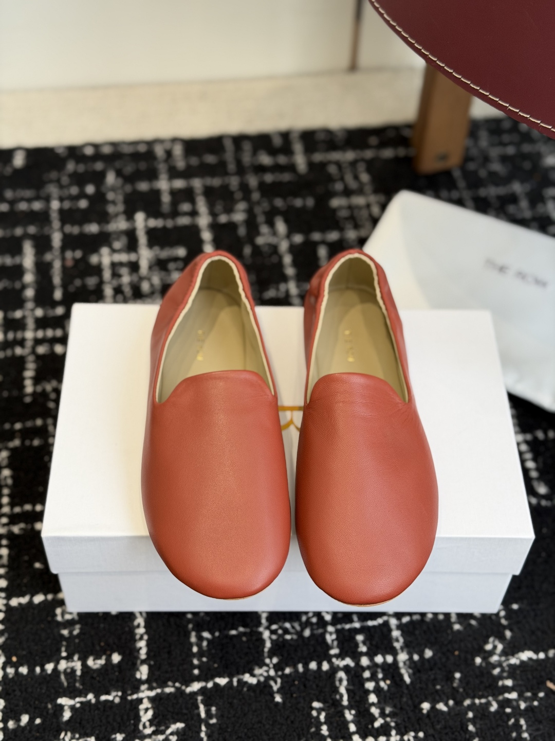 代购级The Row 26ss 春夏季新款 乐福鞋 单鞋 第一眼看到这个鞋子就爱上了，带点复古味随意搭配