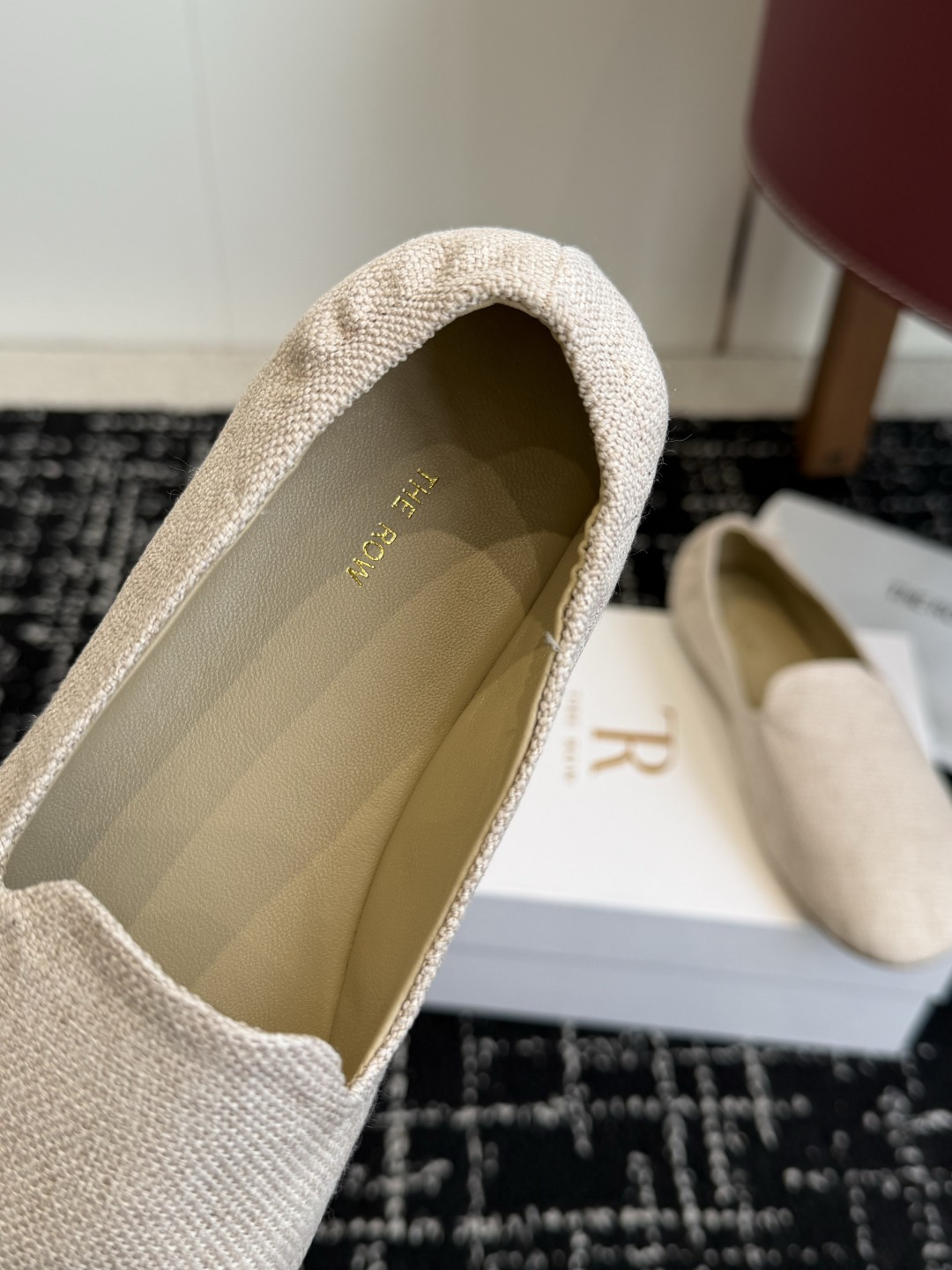 代购级The Row 26ss 春夏季新款 乐福鞋 单鞋 第一眼看到这个鞋子就爱上了，带点复古味随意搭配