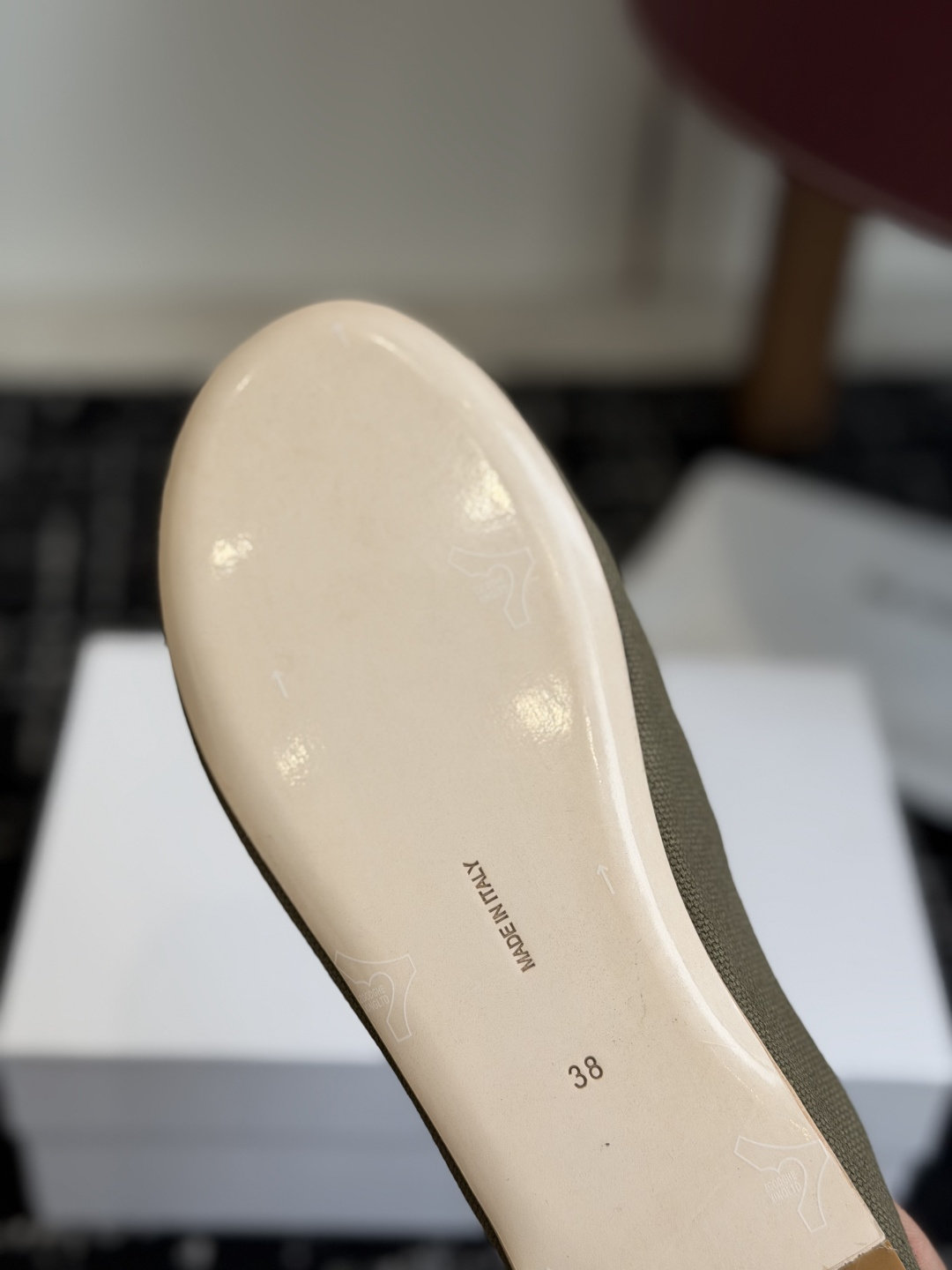 代购级The Row 26ss 春夏季新款 乐福鞋 单鞋 第一眼看到这个鞋子就爱上了，带点复古味随意搭配
