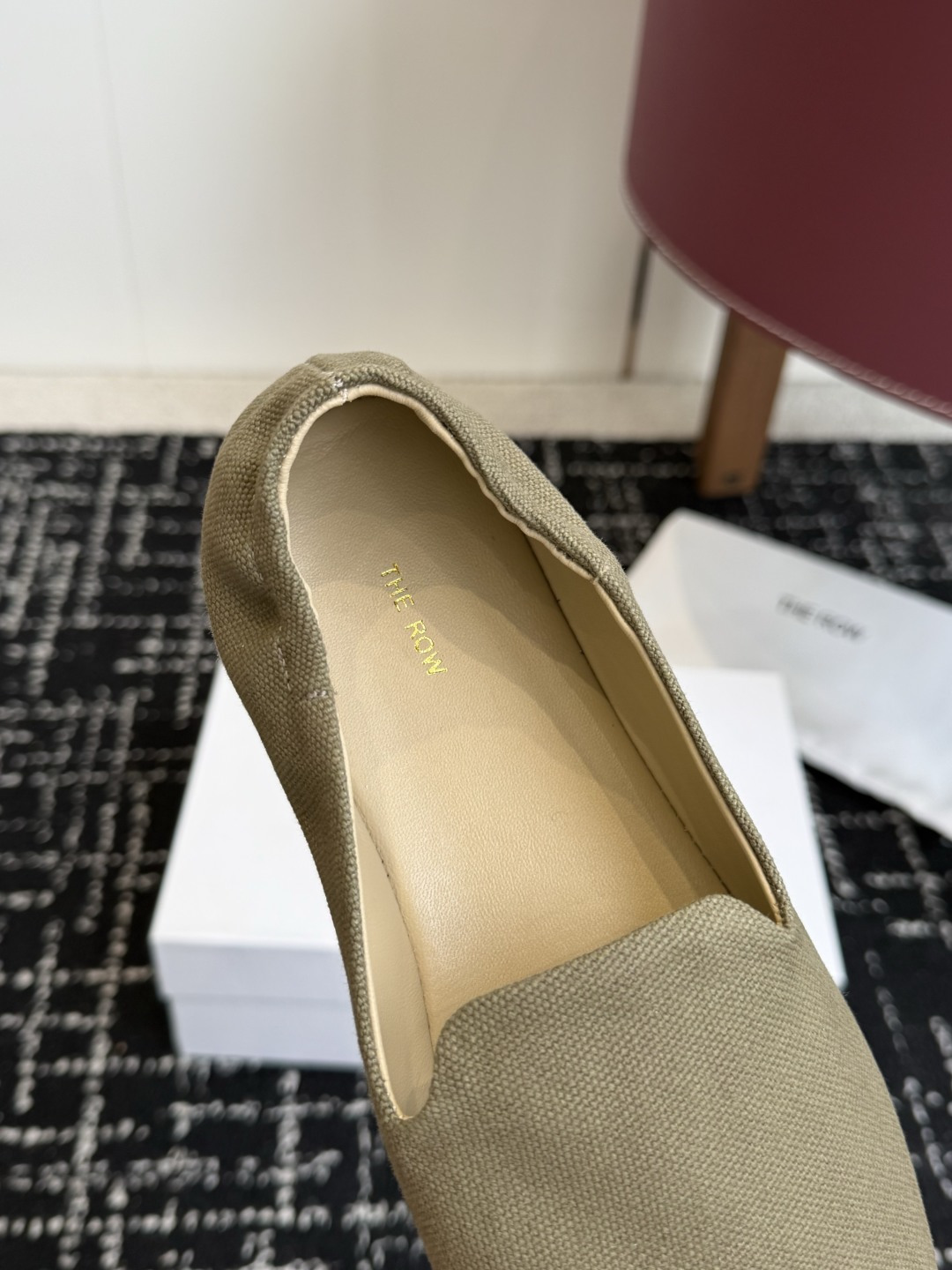 代购级The Row 26ss 春夏季新款 乐福鞋 单鞋 第一眼看到这个鞋子就爱上了，带点复古味随意搭配