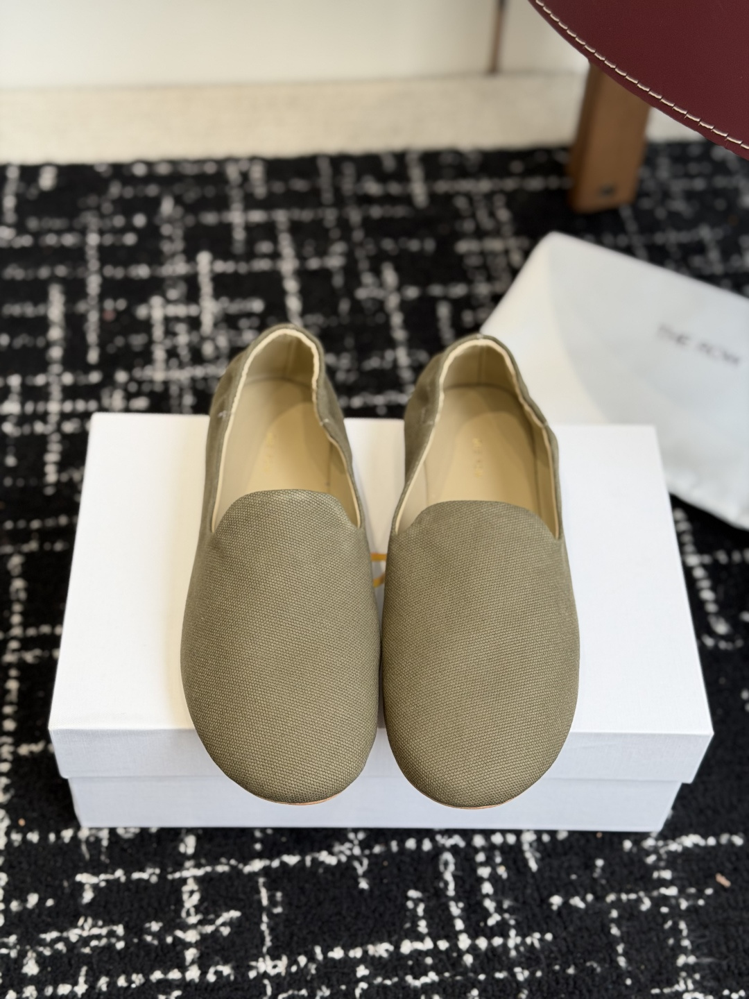 代购级The Row 26ss 春夏季新款 乐福鞋 单鞋 第一眼看到这个鞋子就爱上了，带点复古味随意搭配