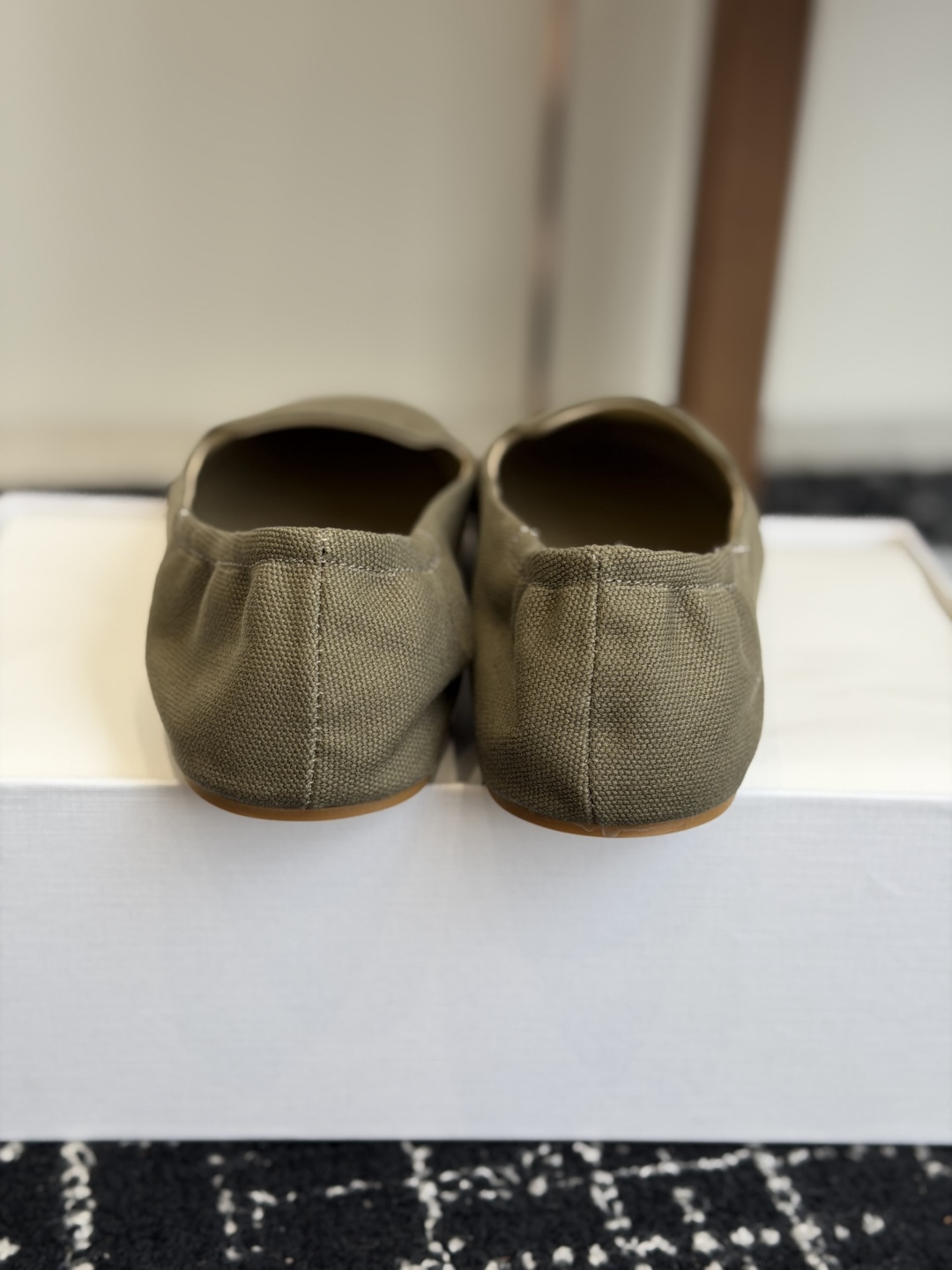 代购级The Row 26ss 春夏季新款 乐福鞋 单鞋 第一眼看到这个鞋子就爱上了，带点复古味随意搭配