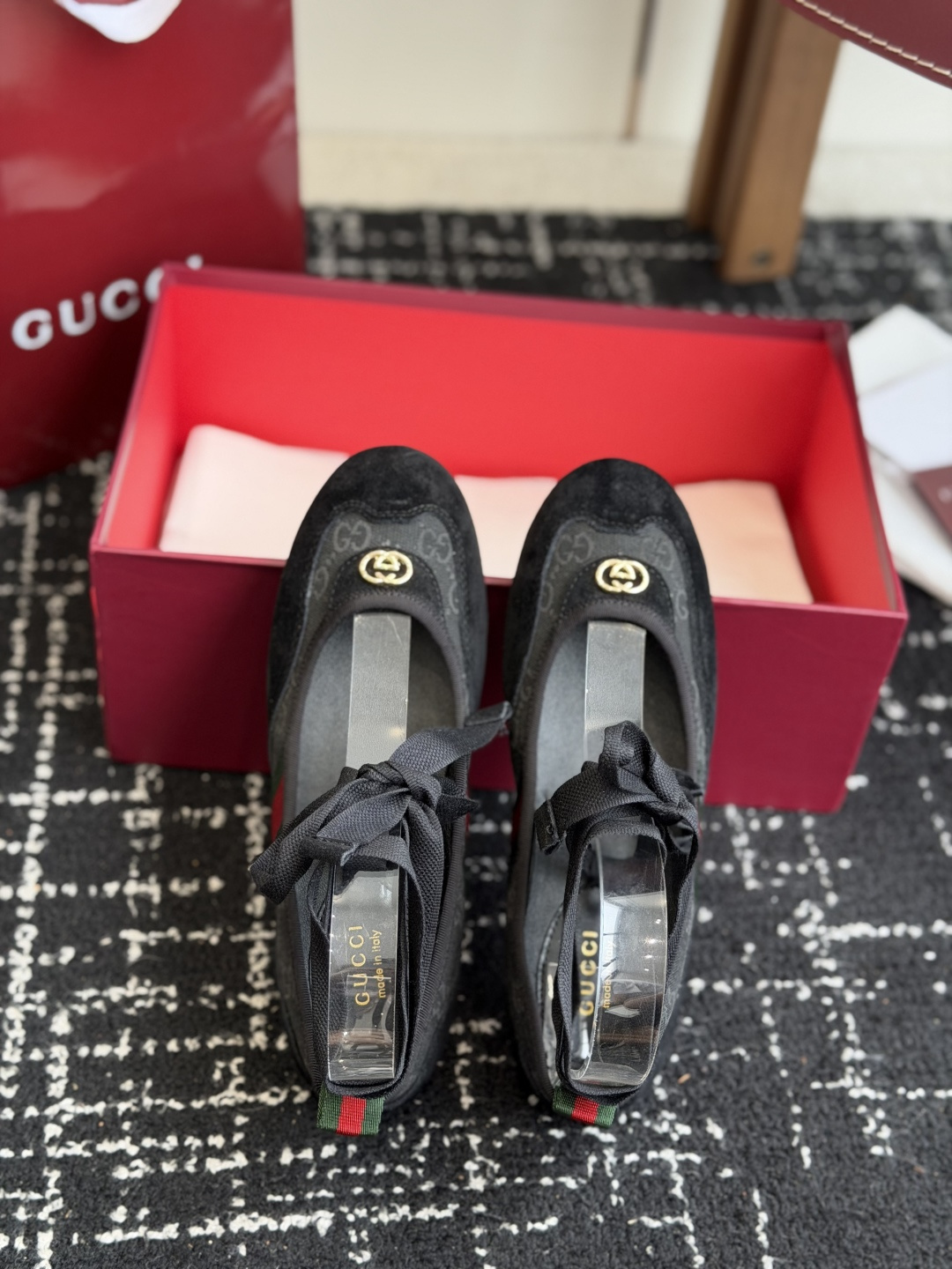 东莞代购级Gucci绑带芭蕾休闲两穿舞蹈小单鞋 驾车便鞋，舞蹈鞋，性感环绕脚环丝带，两穿，可拆卸。超级柔