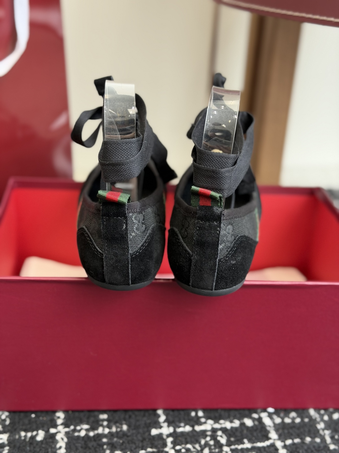 东莞代购级Gucci绑带芭蕾休闲两穿舞蹈小单鞋 驾车便鞋，舞蹈鞋，性感环绕脚环丝带，两穿，可拆卸。超级柔