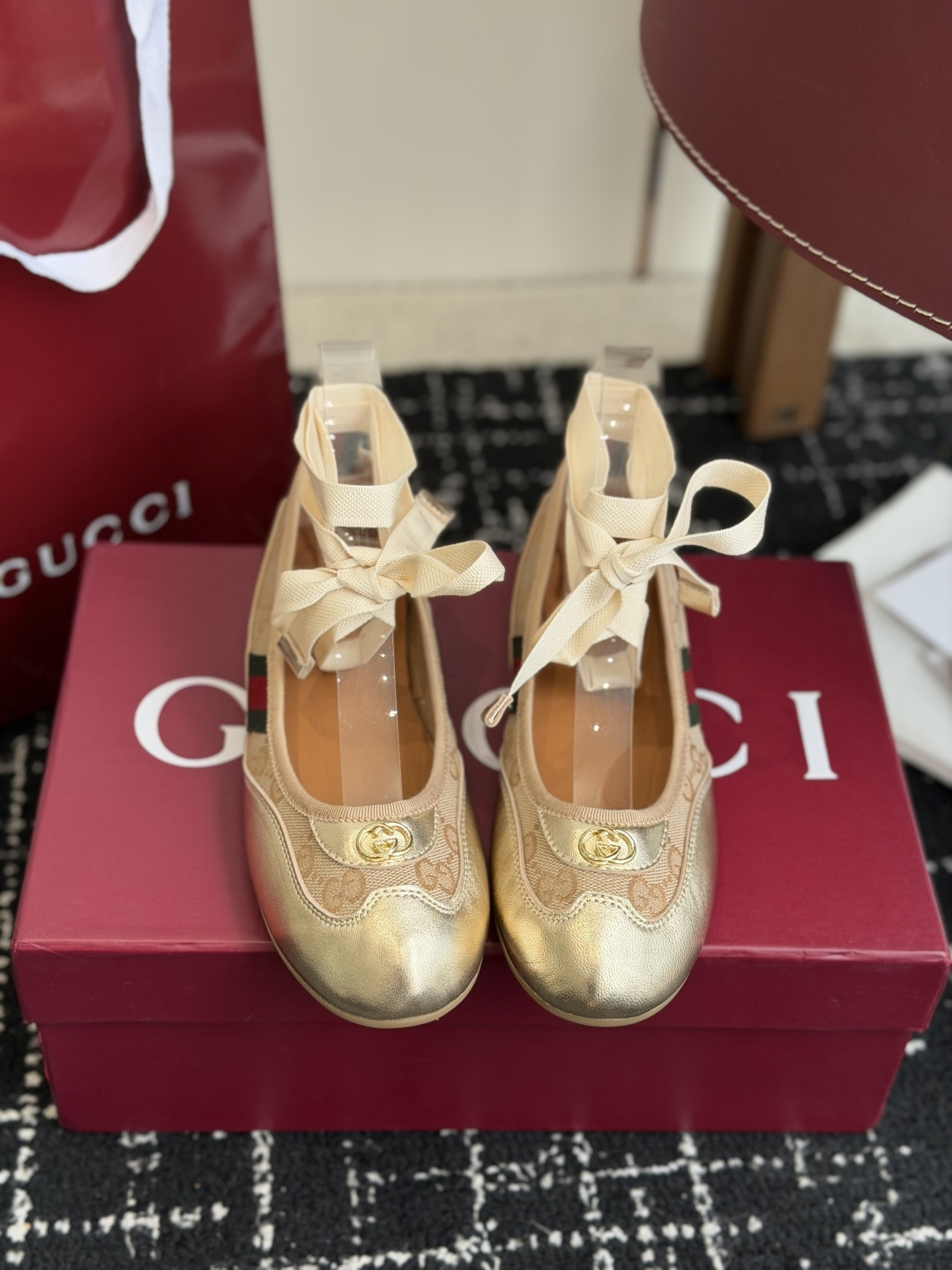 东莞代购级Gucci绑带芭蕾休闲两穿舞蹈小单鞋 驾车便鞋，舞蹈鞋，性感环绕脚环丝带，两穿，可拆卸。超级柔