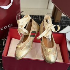 东莞代购级Gucci绑带芭蕾休闲两穿舞蹈小单鞋 驾车便鞋,舞蹈鞋,性感环绕脚环丝带,两穿,可拆卸。超级柔 东莞代购级Gucci绑带芭蕾休闲两穿舞蹈小单鞋 驾车便鞋,舞蹈鞋,性感环绕脚环丝带,两穿,可拆卸。超级柔