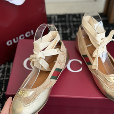 东莞代购级Gucci绑带芭蕾休闲两穿舞蹈小单鞋 驾车便鞋,舞蹈鞋,性感环绕脚环丝带,两穿,可拆卸。超级柔 东莞代购级Gucci绑带芭蕾休闲两穿舞蹈小单鞋 驾车便鞋,舞蹈鞋,性感环绕脚环丝带,两穿,可拆卸。超级柔