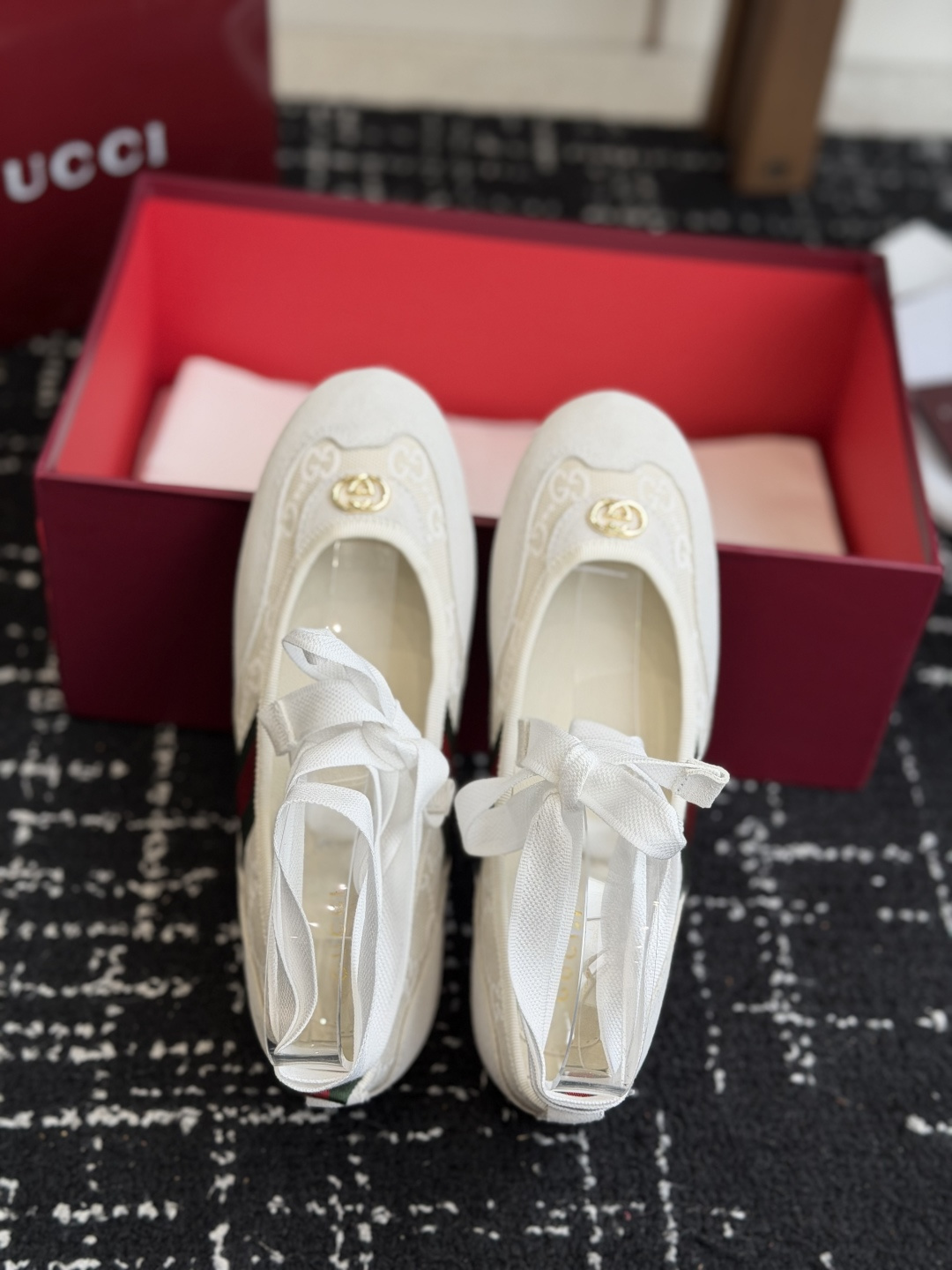 东莞代购级Gucci绑带芭蕾休闲两穿舞蹈小单鞋 驾车便鞋，舞蹈鞋，性感环绕脚环丝带，两穿，可拆卸。超级柔