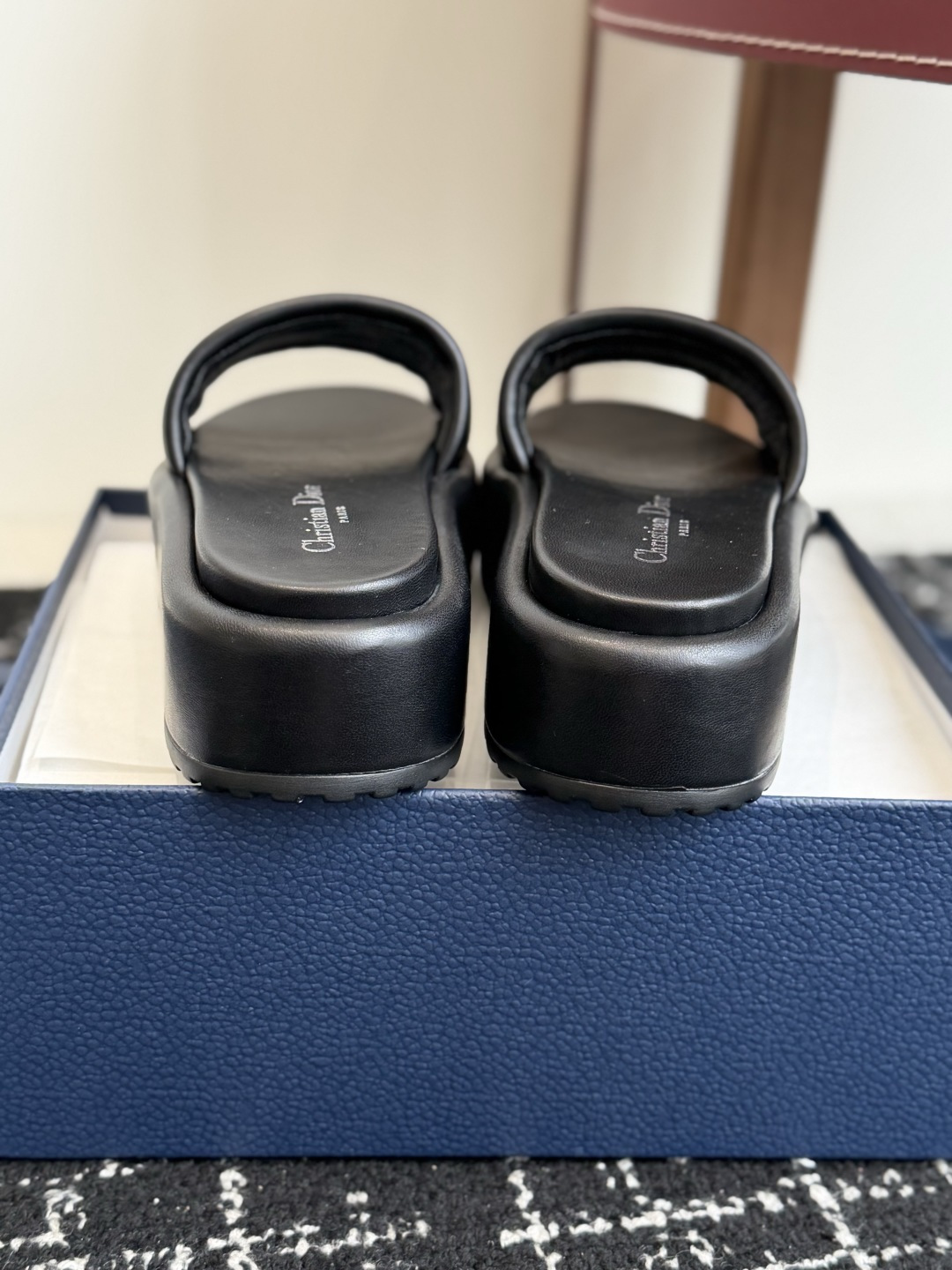 东莞代购级Dior 迪奥 26ss 夏季高版本新款 厚底拖鞋简约超级百搭. 上脚完美奢华可任意搭配春夏服
