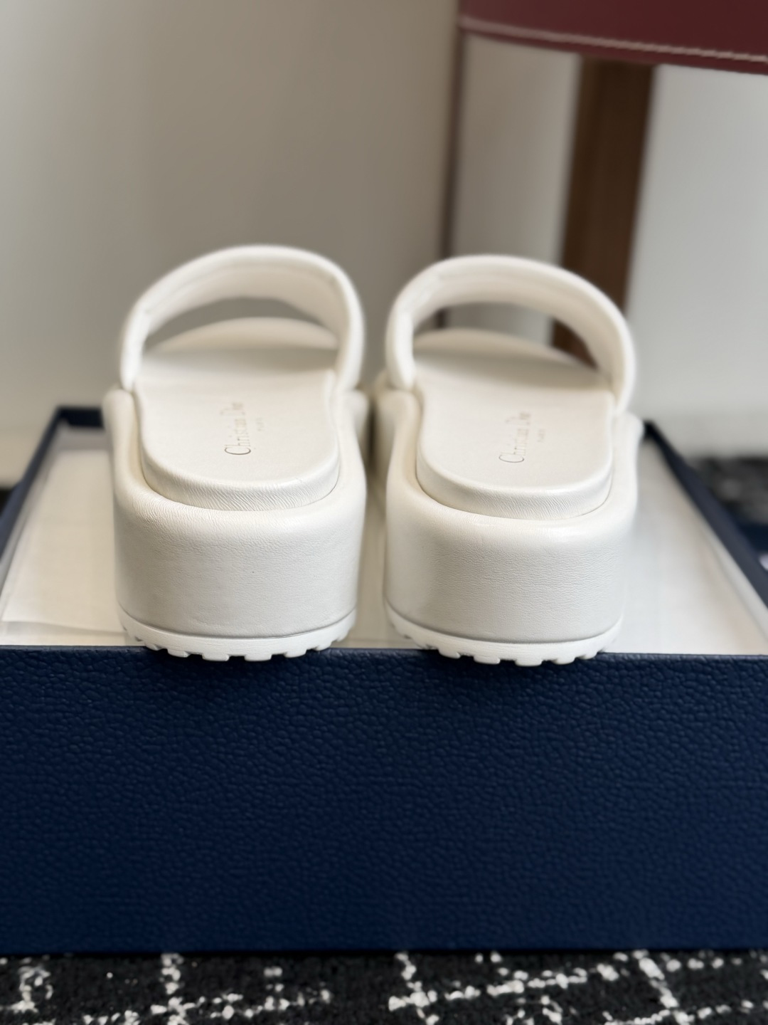 东莞代购级Dior 迪奥 26ss 夏季高版本新款 厚底拖鞋简约超级百搭. 上脚完美奢华可任意搭配春夏服
