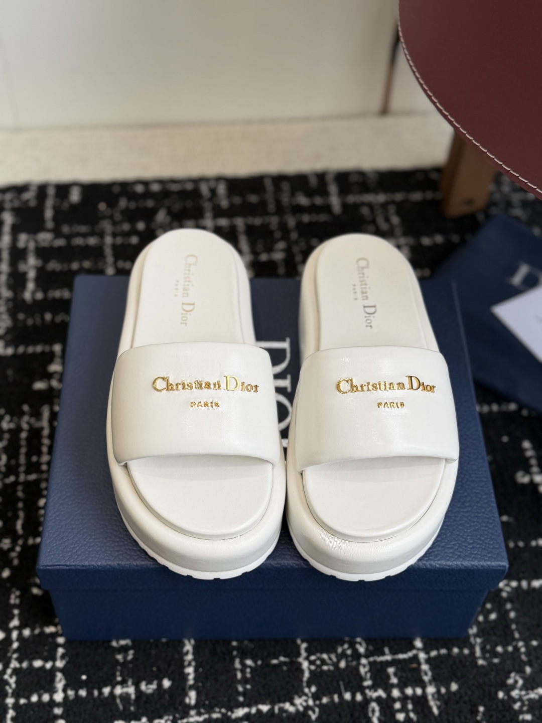 东莞代购级Dior 迪奥 26ss 夏季高版本新款 厚底拖鞋简约超级百搭. 上脚完美奢华可任意搭配春夏服