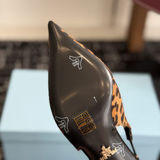 代购级26Ss春夏新款Prada 普拉达最新走秀款尖头蝴蝶结高跟鞋 复古老钱风露跟凉鞋时尚界久违的极简之 代购级26Ss春夏新款Prada 普拉达最新走秀款尖头蝴蝶结高跟鞋 复古老钱风露跟凉鞋时尚界久违的极简之