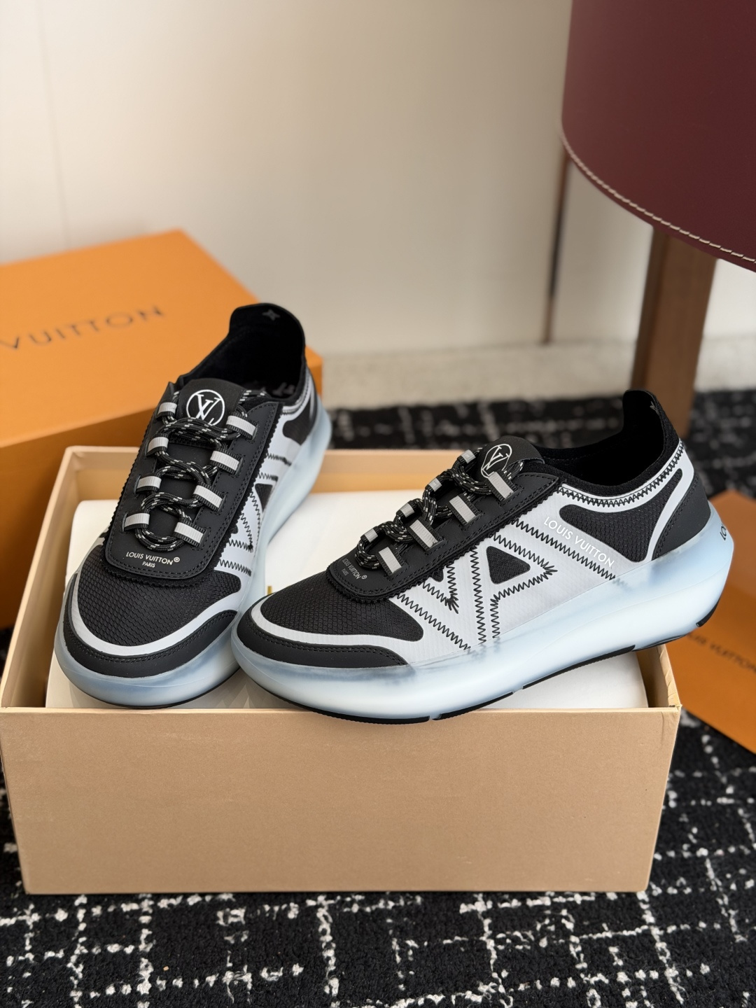 代购级LV 路易威登L家 驴牌最新Sprint 系列 厚底 网面 透气 休闲 运动鞋 跑鞋SPRINT运 代购级LV 路易威登L家 驴牌最新Sprint 系列 厚底 网面 透气 休闲 运动鞋 跑鞋SPRINT运