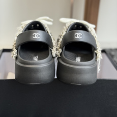 代购级Chanel26ss 爆款设计厚底凉鞋爆真的是很耐看越看越喜欢!矮个子宝宝的福音直接拉长身材比例! 代购级Chanel26ss 爆款设计厚底凉鞋爆真的是很耐看越看越喜欢!矮个子宝宝的福音直接拉长身材比例!