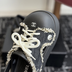 代购级Chanel26ss 爆款设计厚底凉鞋爆真的是很耐看越看越喜欢!矮个子宝宝的福音直接拉长身材比例! 代购级Chanel26ss 爆款设计厚底凉鞋爆真的是很耐看越看越喜欢!矮个子宝宝的福音直接拉长身材比例!