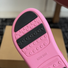 代购级Moon Boot 2026vs春夏最新凉鞋系列Moon Boot 以复古凉鞋为设计灵感,童趣 的 代购级Moon Boot 2026vs春夏最新凉鞋系列Moon Boot 以复古凉鞋为设计灵感,童趣 的