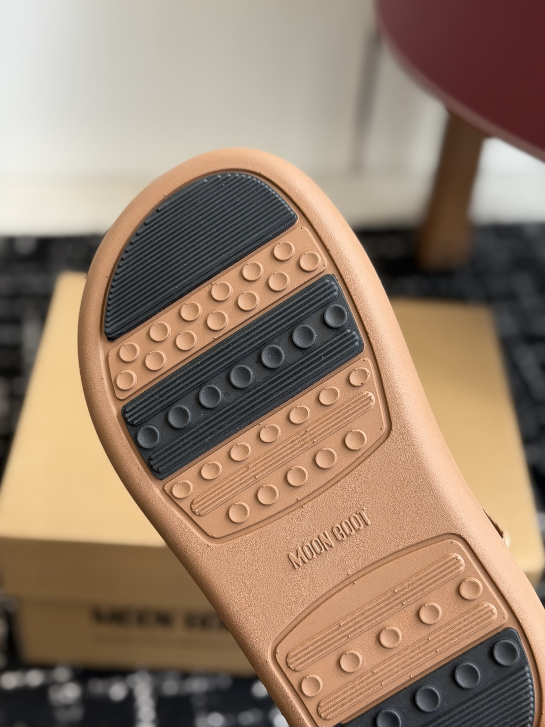 代购级Moon Boot 2026vs春夏最新凉鞋系列Moon Boot 以复古凉鞋为设计灵感，童趣 的