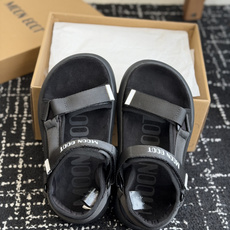 代购级Moon Boot 2026vs春夏最新凉鞋系列Moon Boot 以复古凉鞋为设计灵感,童趣 的 代购级Moon Boot 2026vs春夏最新凉鞋系列Moon Boot 以复古凉鞋为设计灵感,童趣 的