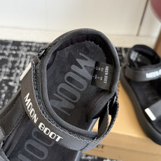 代购级Moon Boot 2026vs春夏最新凉鞋系列Moon Boot 以复古凉鞋为设计灵感,童趣 的 代购级Moon Boot 2026vs春夏最新凉鞋系列Moon Boot 以复古凉鞋为设计灵感,童趣 的