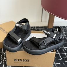 代购级Moon Boot 2026vs春夏最新凉鞋系列Moon Boot 以复古凉鞋为设计灵感,童趣 的 代购级Moon Boot 2026vs春夏最新凉鞋系列Moon Boot 以复古凉鞋为设计灵感,童趣 的