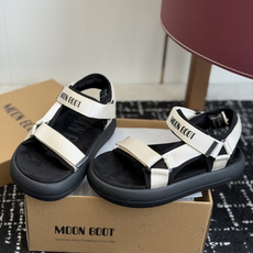 代购级Moon Boot 2026vs春夏最新凉鞋系列Moon Boot 以复古凉鞋为设计灵感,童趣 的 代购级Moon Boot 2026vs春夏最新凉鞋系列Moon Boot 以复古凉鞋为设计灵感,童趣 的