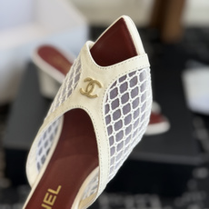 代购级Chanel26ss夏季新款网面尖头高跟穆勒凉拖网面低跟穆勒拖,以品牌标志性的双C标识搭配通透网面 代购级Chanel26ss夏季新款网面尖头高跟穆勒凉拖网面低跟穆勒拖,以品牌标志性的双C标识搭配通透网面