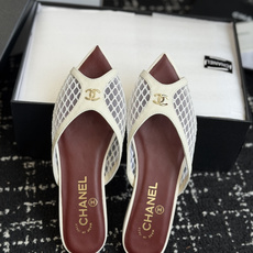 代购级Chanel26ss夏季新款网面尖头高跟穆勒凉拖网面低跟穆勒拖,以品牌标志性的双C标识搭配通透网面 代购级Chanel26ss夏季新款网面尖头高跟穆勒凉拖网面低跟穆勒拖,以品牌标志性的双C标识搭配通透网面