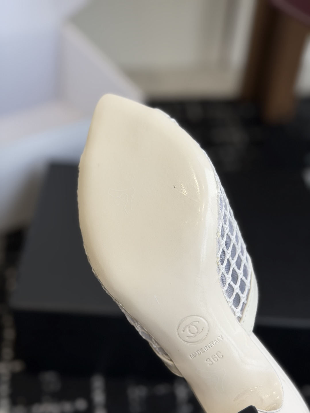 代购级Chanel26ss夏季新款网面尖头高跟穆勒凉拖网面低跟穆勒拖,以品牌标志性的双C标识搭配通透网面 代购级Chanel26ss夏季新款网面尖头高跟穆勒凉拖网面低跟穆勒拖,以品牌标志性的双C标识搭配通透网面