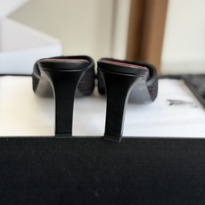 代购级Chanel26ss夏季新款网面尖头高跟穆勒凉拖网面低跟穆勒拖,以品牌标志性的双C标识搭配通透网面 代购级Chanel26ss夏季新款网面尖头高跟穆勒凉拖网面低跟穆勒拖,以品牌标志性的双C标识搭配通透网面