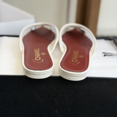 代购级Chanel26ss夏季新款网面尖头高跟穆勒凉拖网面低跟穆勒拖,以品牌标志性的双C标识搭配通透网面 代购级Chanel26ss夏季新款网面尖头高跟穆勒凉拖网面低跟穆勒拖,以品牌标志性的双C标识搭配通透网面