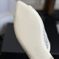 代购级Chanel26ss夏季新款网面尖头高跟穆勒凉拖网面低跟穆勒拖,以品牌标志性的双C标识搭配通透网面 代购级Chanel26ss夏季新款网面尖头高跟穆勒凉拖网面低跟穆勒拖,以品牌标志性的双C标识搭配通透网面