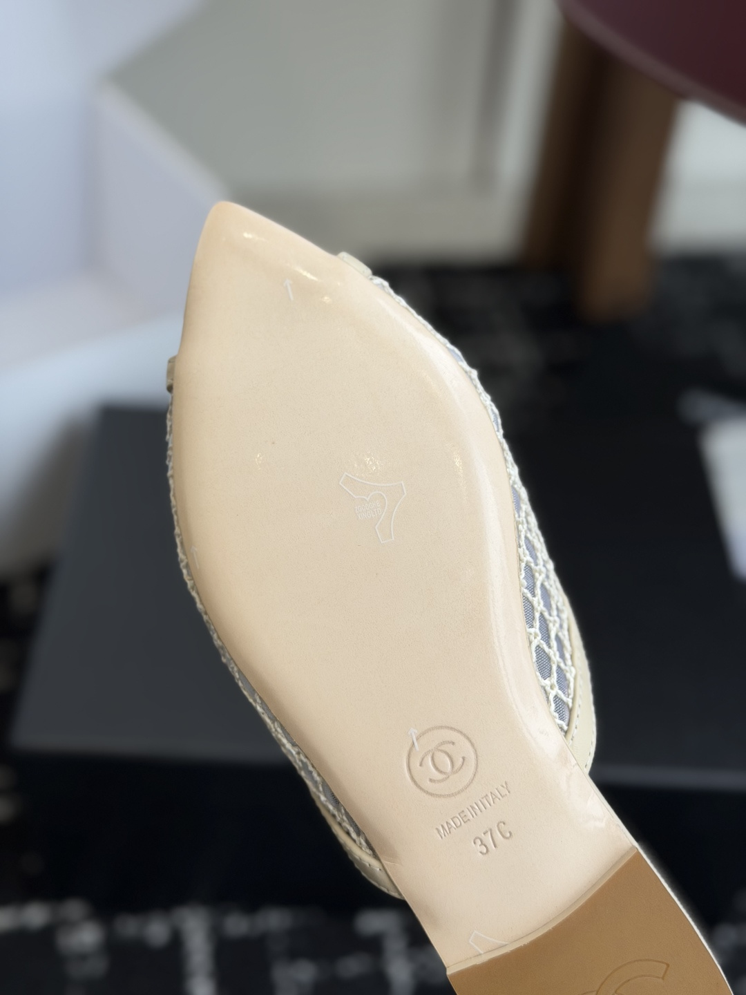 代购级Chanel26ss夏季新款网面尖头高跟穆勒凉拖网面低跟穆勒拖,以品牌标志性的双C标识搭配通透网面 代购级Chanel26ss夏季新款网面尖头高跟穆勒凉拖网面低跟穆勒拖,以品牌标志性的双C标识搭配通透网面