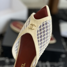 代购级Chanel26ss夏季新款网面尖头高跟穆勒凉拖网面低跟穆勒拖,以品牌标志性的双C标识搭配通透网面 代购级Chanel26ss夏季新款网面尖头高跟穆勒凉拖网面低跟穆勒拖,以品牌标志性的双C标识搭配通透网面